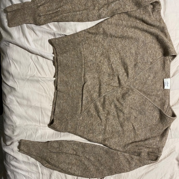 Aritzia Wilfred Relaxed V-neck wrap sweater - Picture 2 of 3